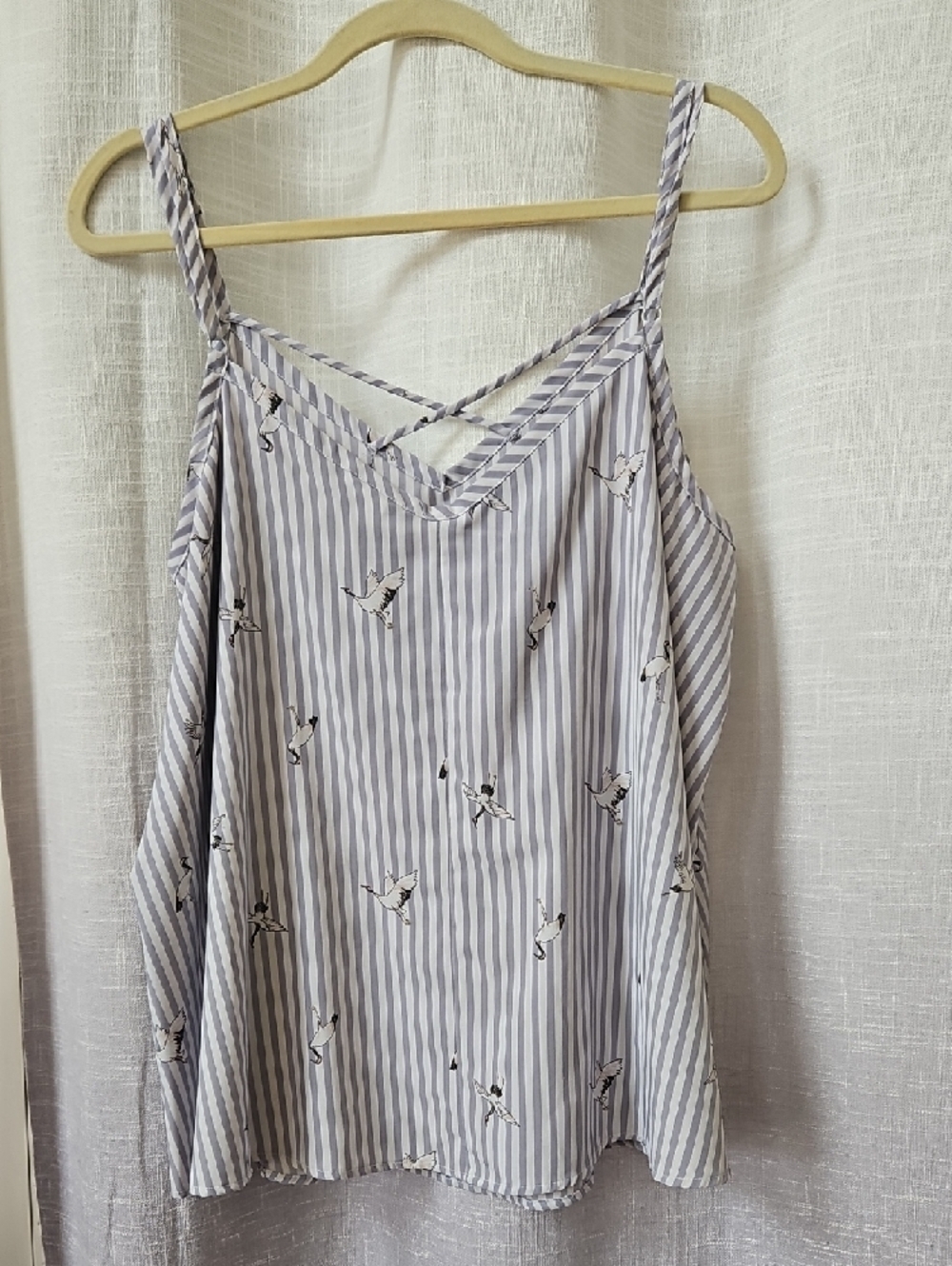 Torrid Camisole with Bird Print - Picture 3 of 9